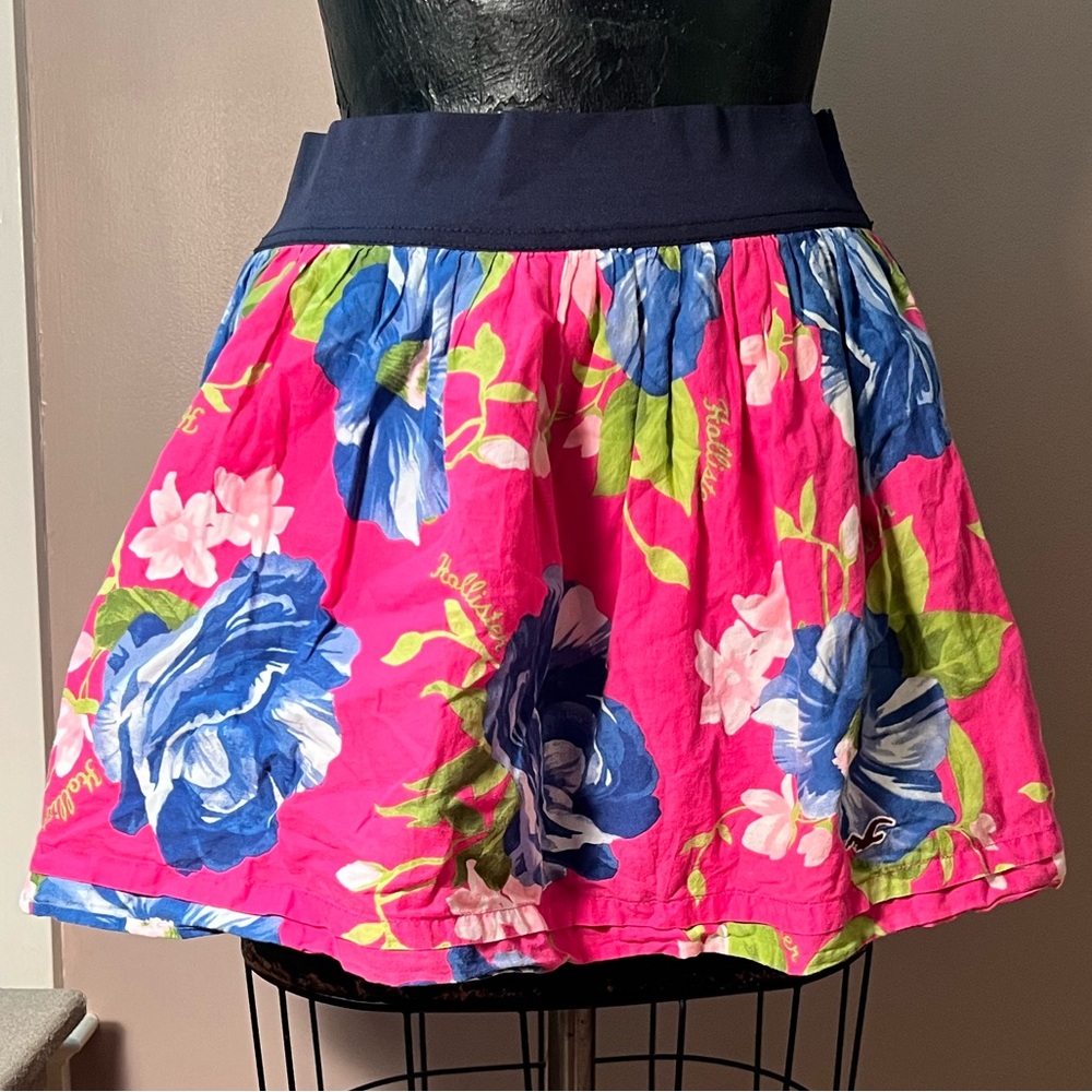 2010’s Hollister Hot Pink Floral Cotton Skater Skirt Red Seagull Logo Size M